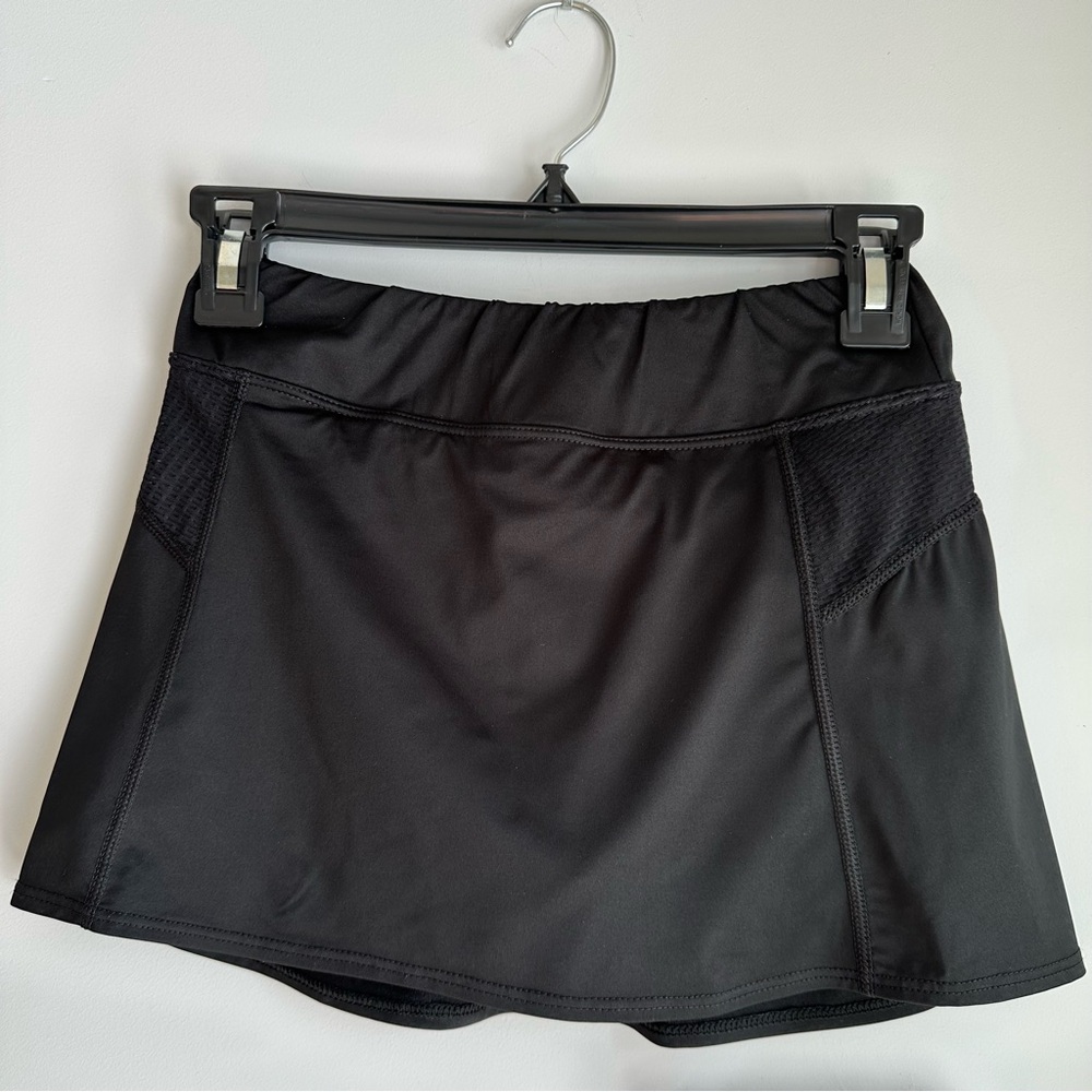 Augusta Sportswear Girls skort Size Medium Black Skirt and Gray attached shorts